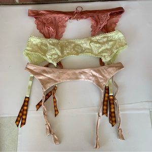 Victoria’s Secret Set of 3 Garter Belts assorted colors style Women’s medium NEW